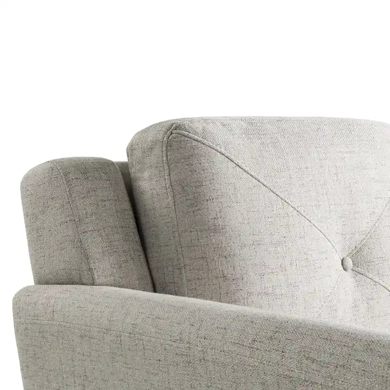 Poltrona d'accento rivestita in microfibra con schienale trapuntato e struttura in legno di eucalipto