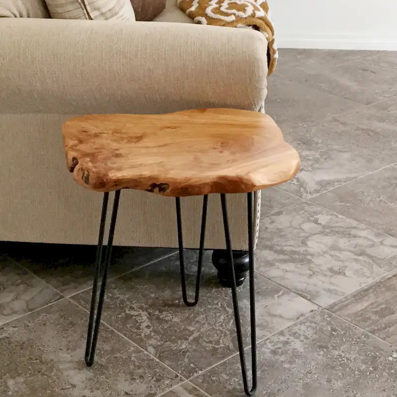 Tavolino da caffè in legno massello Live Edge con piano a lastra naturale
