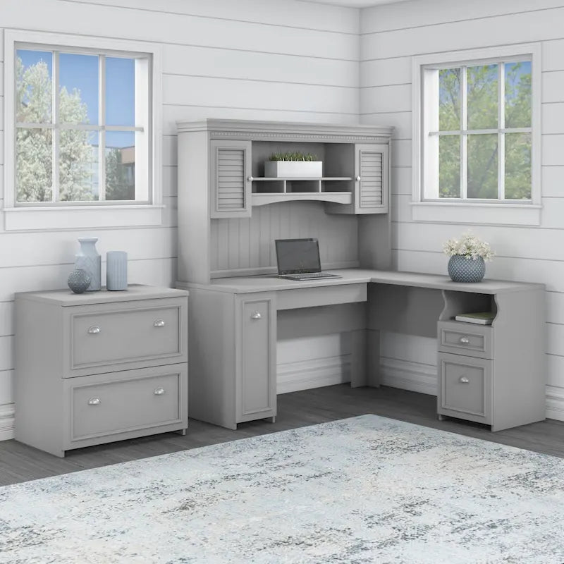 Scrivania a L per ufficio domestico con credenza e schedario