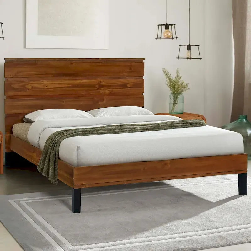 Letto matrimoniale king-size con piattaforma in legno massiccio e testiera a sei pezzi
