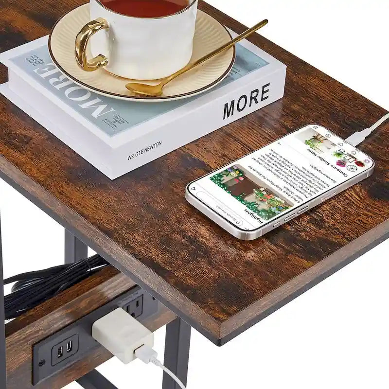 Tavolino Laterale a C con Porte USB e Prese di Corrente per Piccoli Spazi